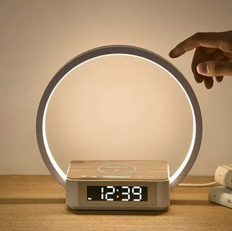 Horloge Réveil Lampe et Chargeur Trois en Un